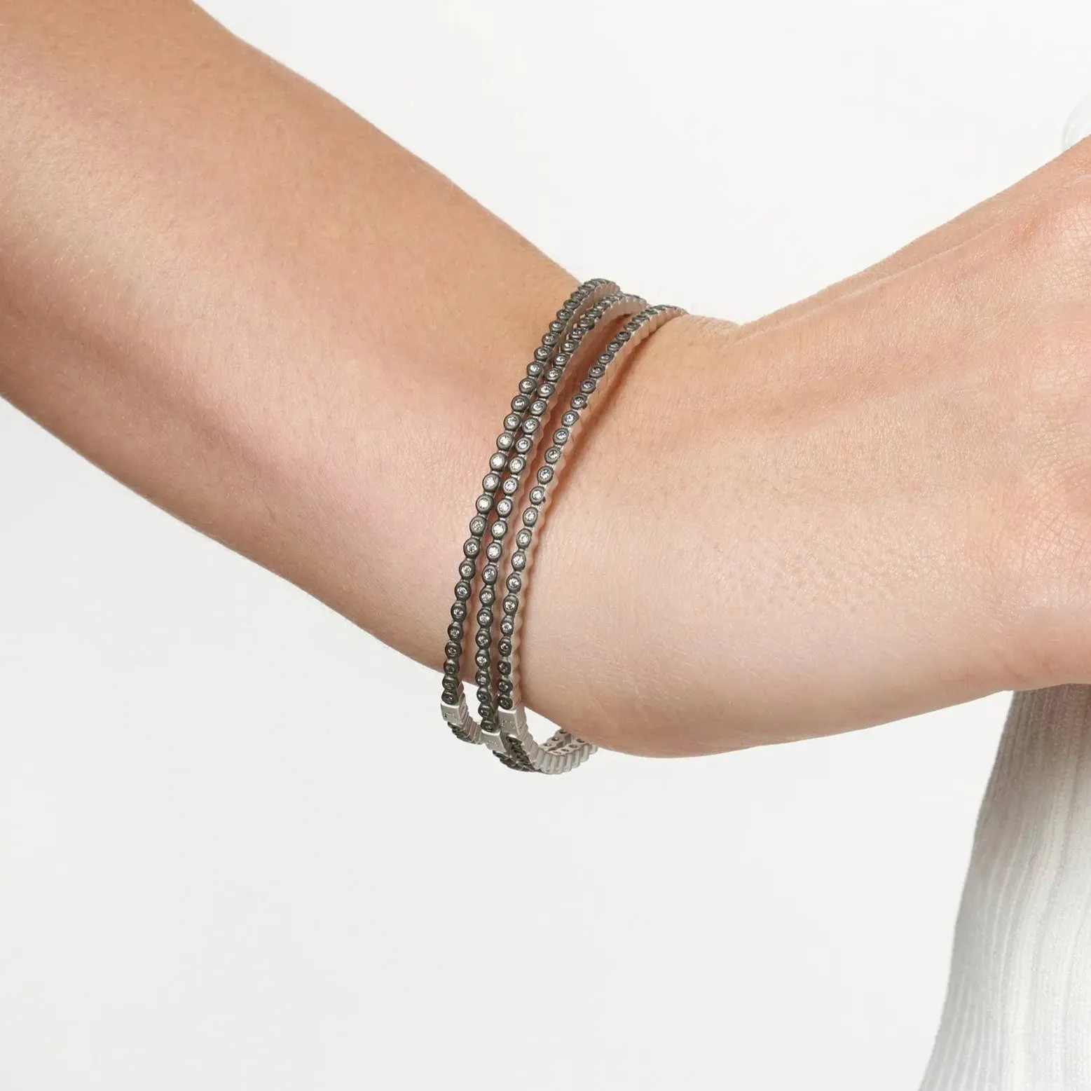 Signature Bezel Pavé Hinge Bangle