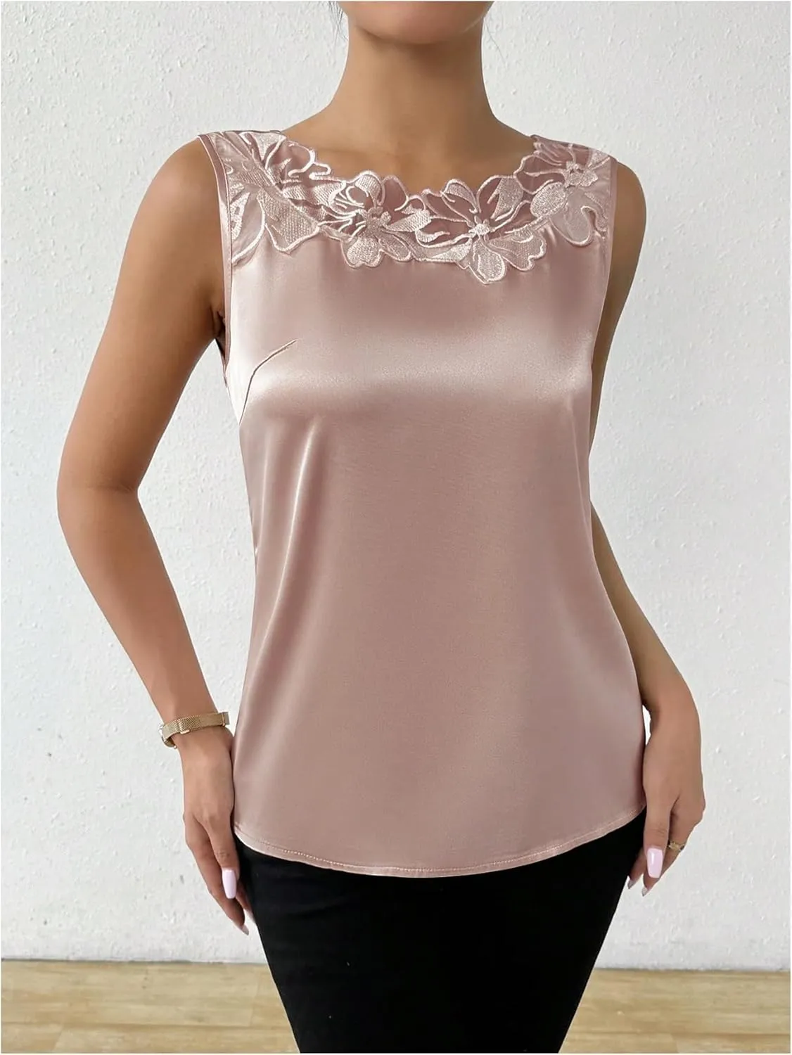 SweatyRocks Women's Satin Contrast Lace Crew Neck Sleeveless Blouse Appliques Summer Tank Tops