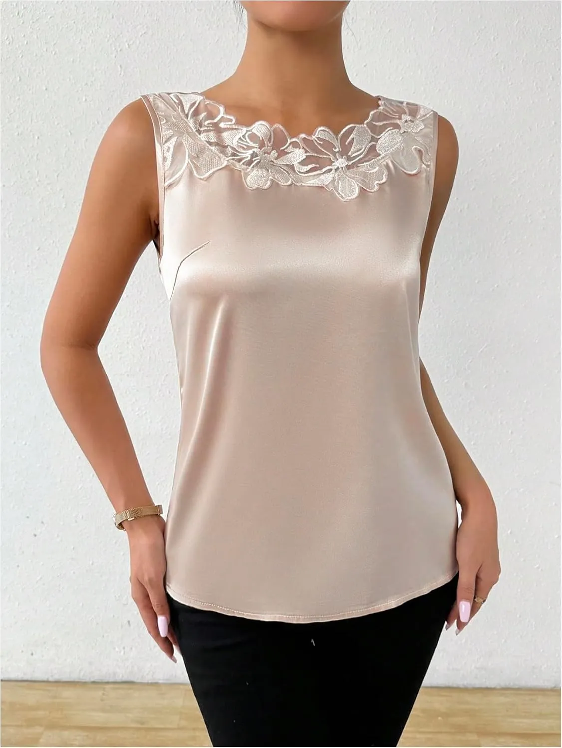 SweatyRocks Women's Satin Contrast Lace Crew Neck Sleeveless Blouse Appliques Summer Tank Tops