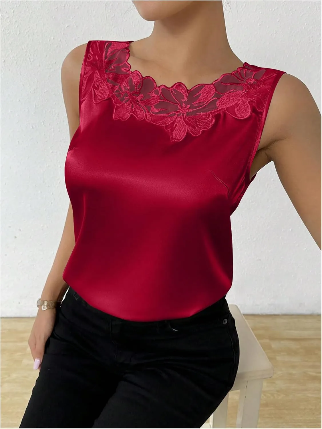 SweatyRocks Women's Satin Contrast Lace Crew Neck Sleeveless Blouse Appliques Summer Tank Tops