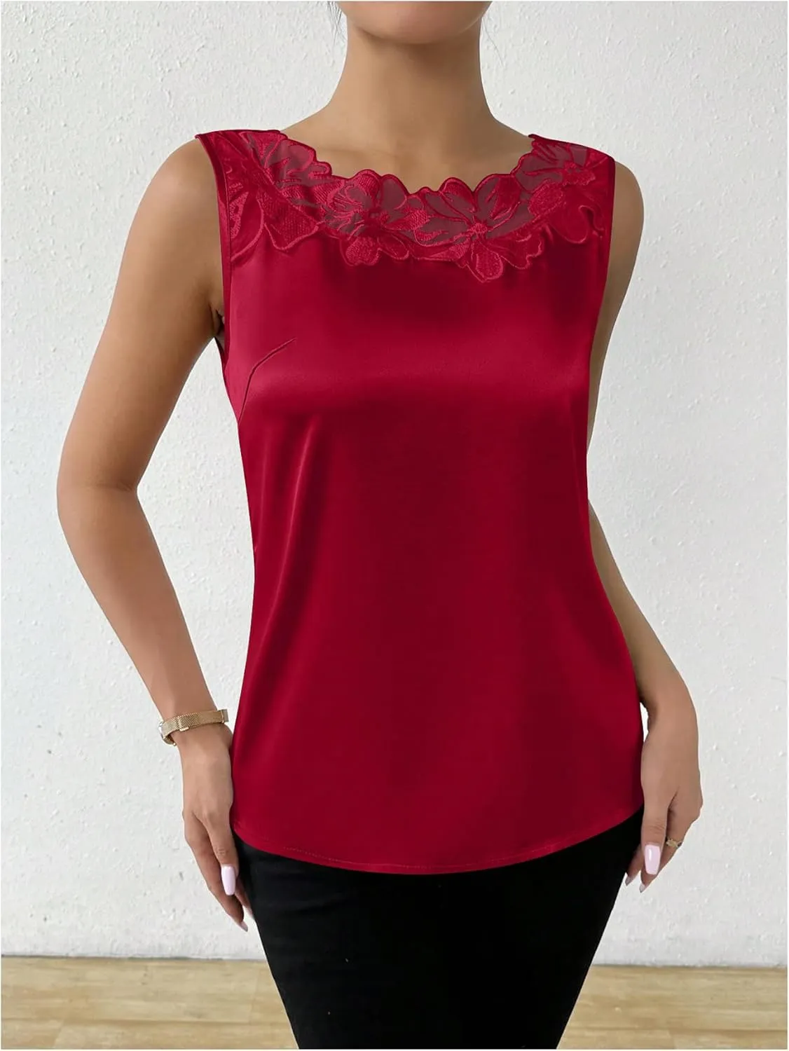 SweatyRocks Women's Satin Contrast Lace Crew Neck Sleeveless Blouse Appliques Summer Tank Tops