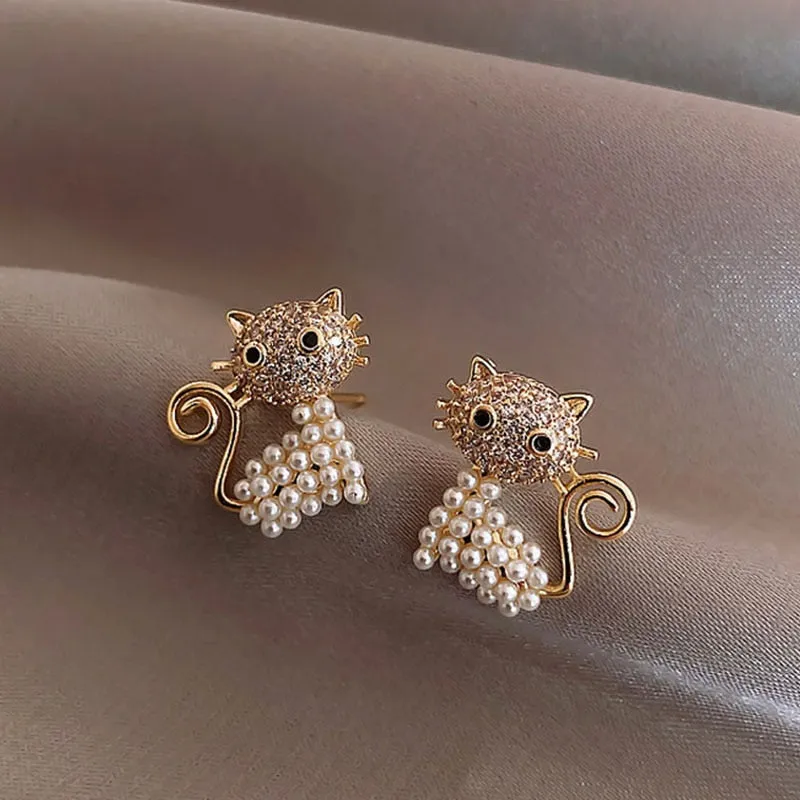 Sweet Jewelry Cat Moon Stud Earrings For Women in Gold Color